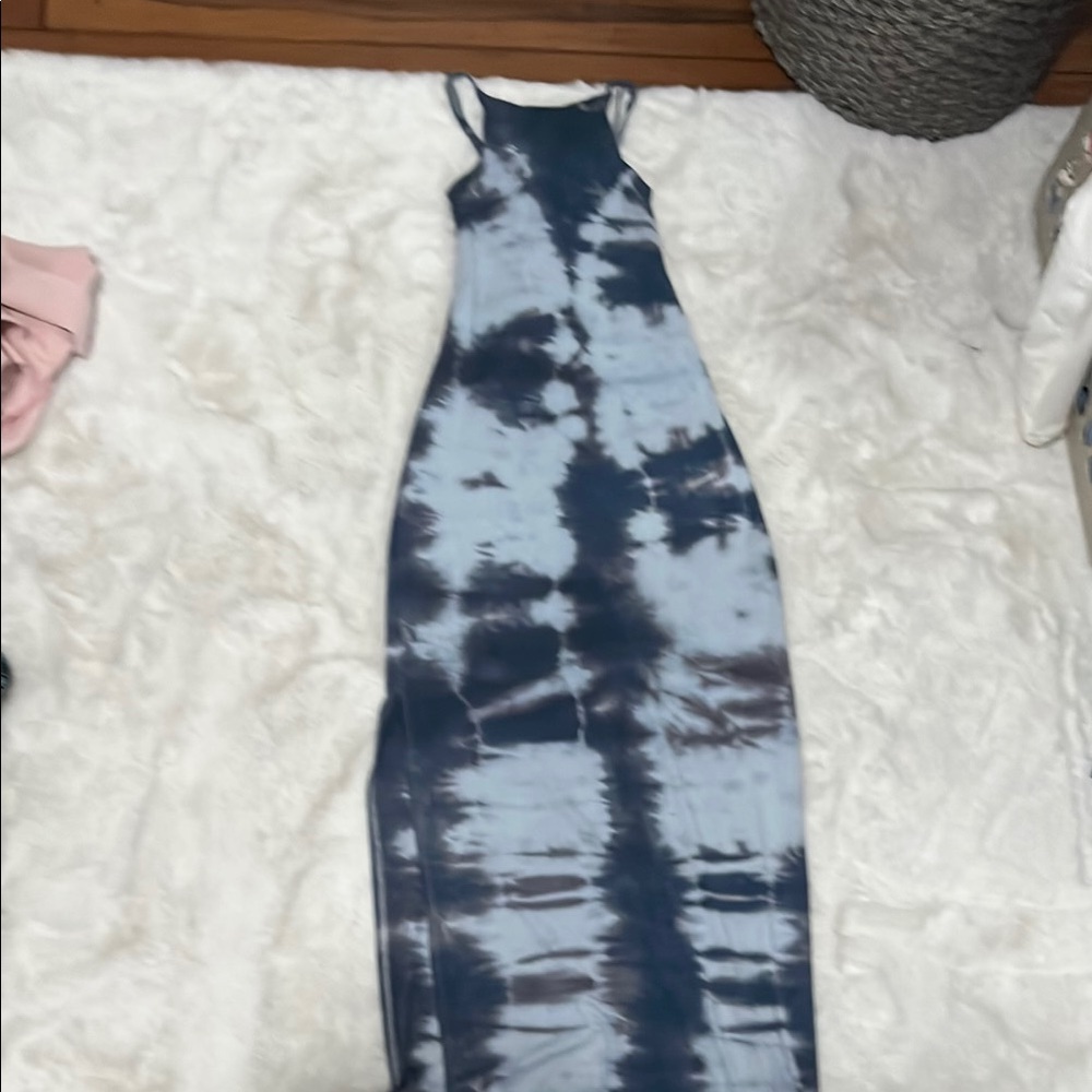 Elegant Tie-Dye Maxi Dress